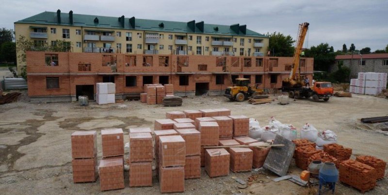ЧЕЧНЯ. В Старопромысловском районе Грозного продолжается строительство многоквартирных домов для расселения аварийного жилфонда.