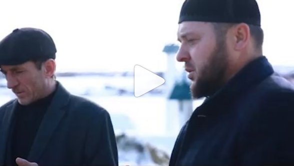 ЧЕЧНЯ.  Житель Дагестана побывал на могиле Ахмат-Хаджи Кадырова (Видео)