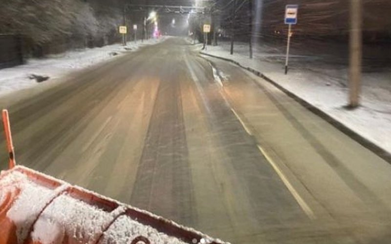АДЫГЕЯ. В Майкопе продолжается уборка дорожной сети от мокрого снега