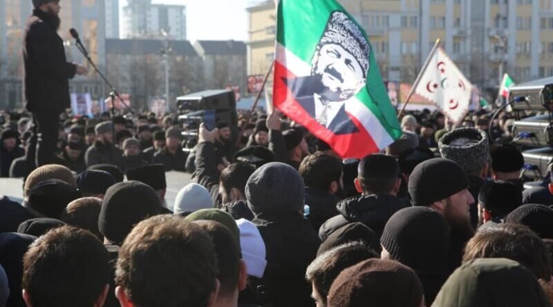 ЧЕЧНЯ.  Участники митинга в Грозном приняли обращение к Президенту России Владимиру Путину