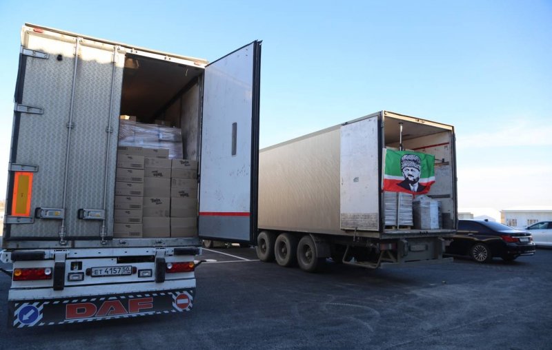 УКРАИНА. Фонд Кадырова доставил в Мелитополь 3 УАЗ "Патриот" и 20 тонн продовольствия