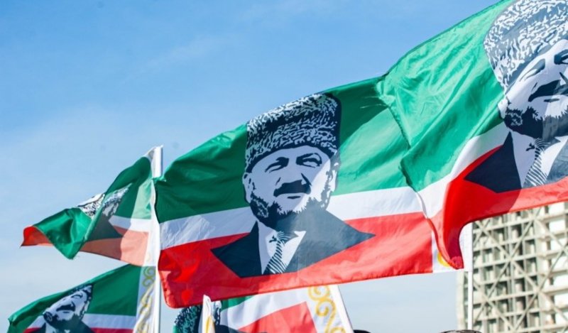 УКРАИНА. Жители ЛНР просят подарить им чеченские флаги