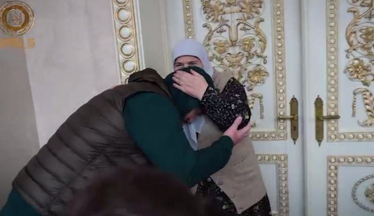 ЧЕЧНЯ. Рамзан Кадыров  с семьей поздравил Аймани Несиевну с праздником Ид аль-Фитр