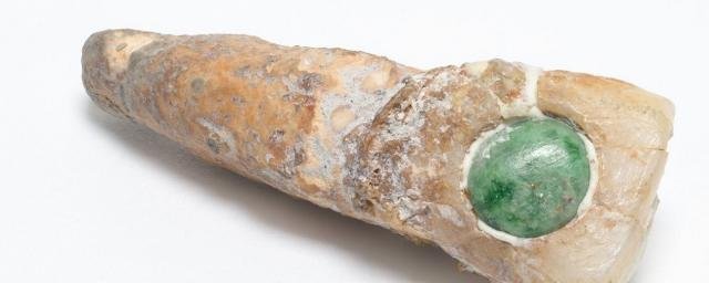 Древние майя в лечебных целях украшали зубы драгоценными камнями