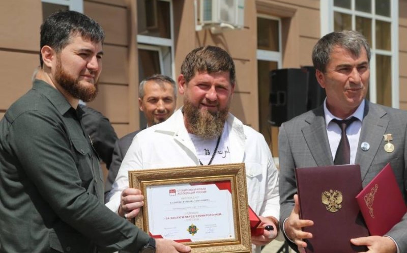 ЧЕЧНЯ. Рамзан Кадыров получил орден «За заслуги перед стоматологией» I степени