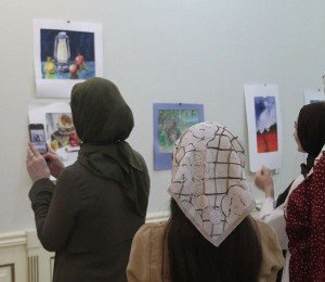 ЧЕЧНЯ. В Государственной галерее открылась выставка рисунков учеников Центральной школы искусств № 1. г. Грозный.
