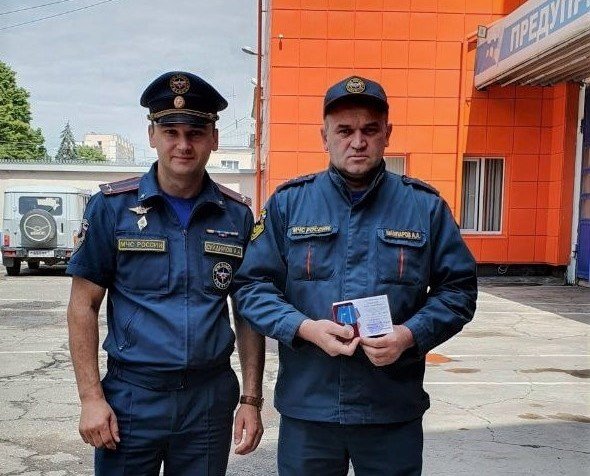 КБР. Пожарных наградили ведомственными медалями