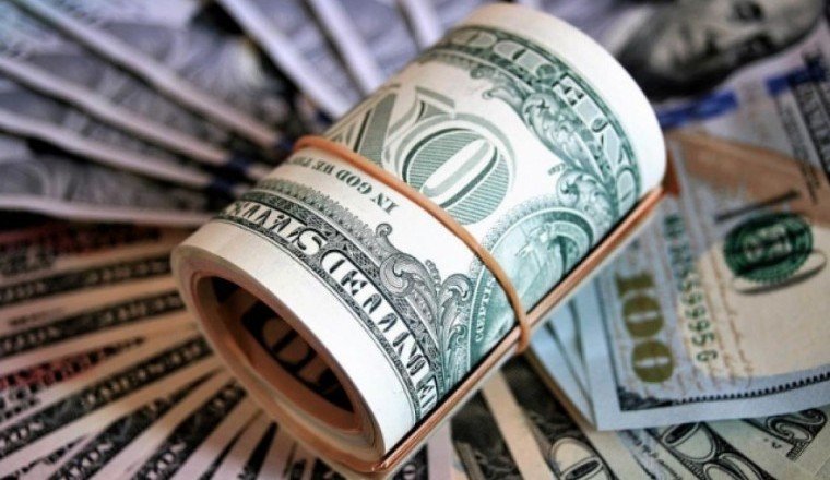 Курс доллара на Мосбирже опустился ниже 55 рублей