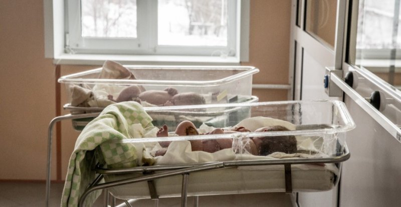 РОСТОВ. На роженицу и её малыша в роддоме г. Каменск-Шахтинский с потолка упала плитка