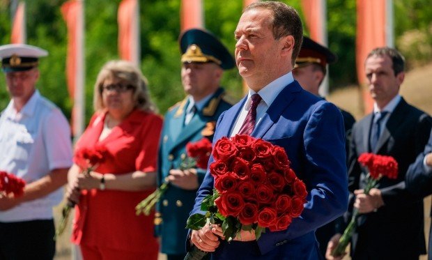 ВОЛГОГРАД. Д. Медведев принял участие в памятных мероприятиях в Волгограде
