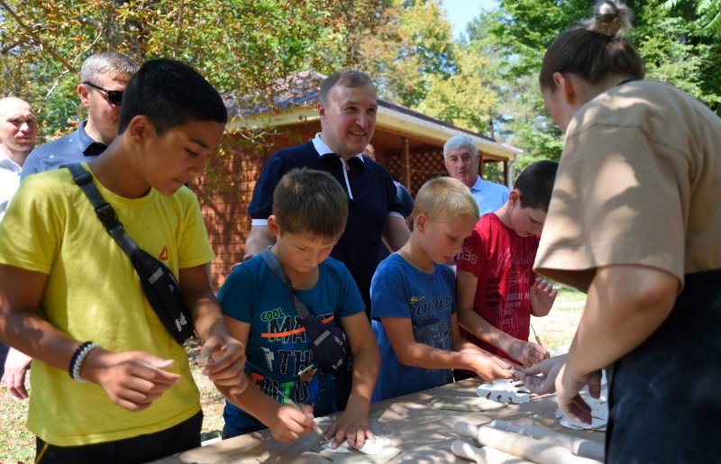 АДЫГЕЯ. Глава Адыгеи побывал в загородных лагерях и пообщался с детьми из Генического района и ДНР