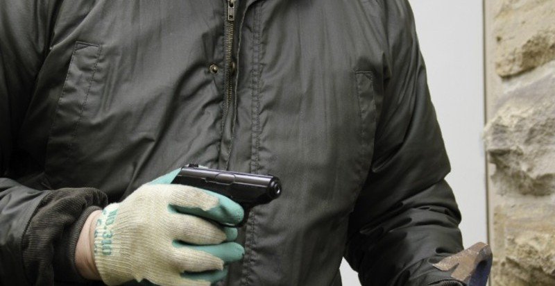 АСТРАХАНЬ. Астраханец  похитил телефон с применением насилия