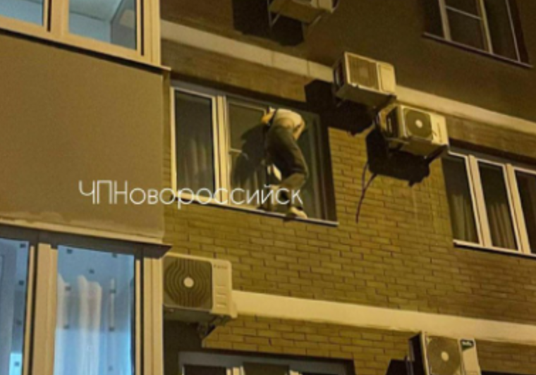 КРАСНОДАР. В Новороссийске через окно второго этажа девушка сбежала со свидания