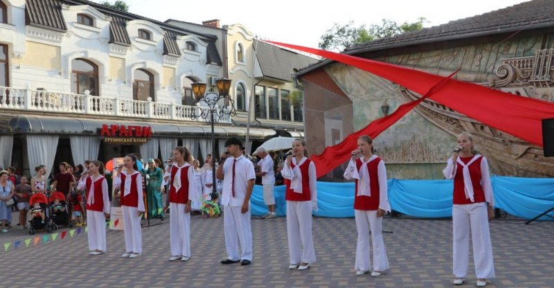 КРЫМ. В Феодосии прошло закрытие фестиваля искусств «Встречи в Зурбагане»