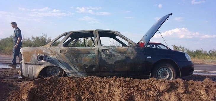 ВОЛГОГРАД. На трассе под Волгоградом четыре человека едва не сгорели в машине