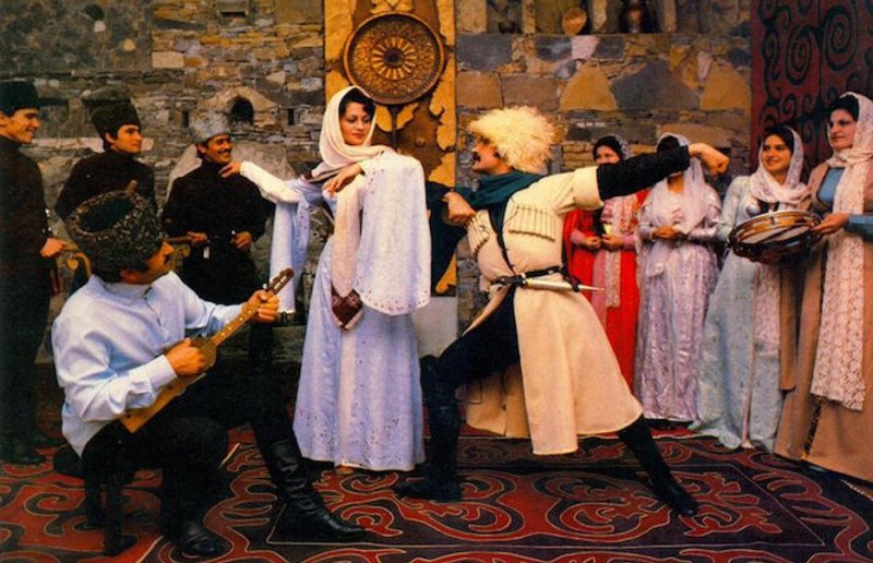 ЧЕЧНЯ. «Гвардейцы тамады» и другие компоненты традиционной чеченской свадьбы