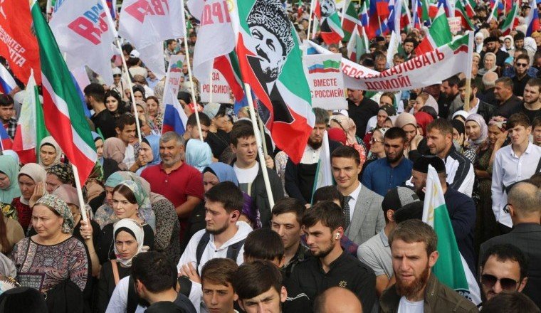 ЧЕЧНЯ. Более 50 тысяч жителей региона вышли на митинг в поддержку референдумов