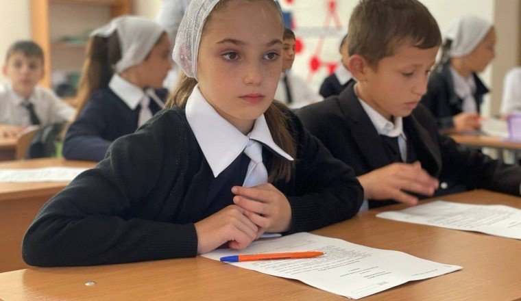 ЧЕЧНЯ. Свыше 18 тысяч школьников У-Мартановского района принимают участие в ВПР-2022