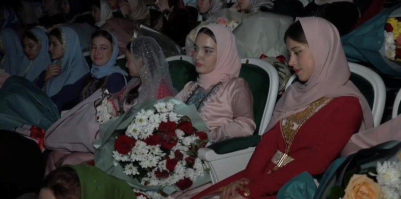 ЧЕЧНЯ. В чеченской столице ко Дню чеченской женщины прошло торжественное собрание