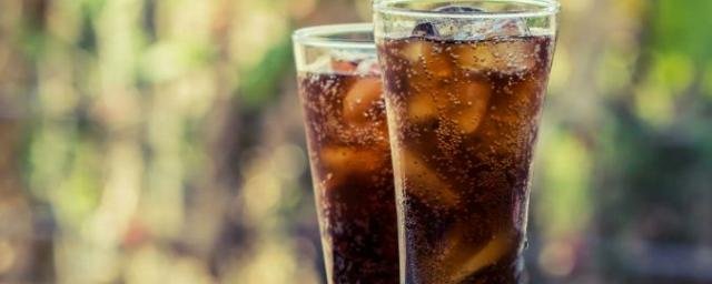 Невролог Анисимова: Употребление даже одного стакана Coca-Cola может вызвать головную боль