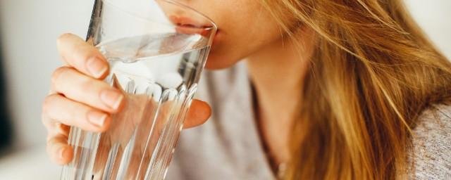 Российские учёные выявили способность питьевой воды запускать процесс преждевременного старения