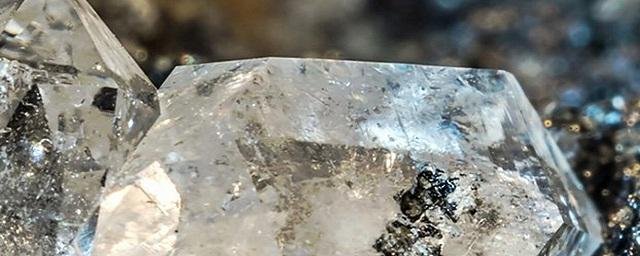 Ученые из Аризонского университета выяснили происхождение алмазов на границе ядра и мантии Земли