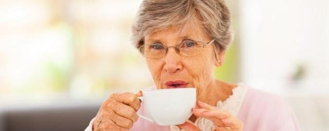 Британские ученые рассказали о пользе черного чая для пожилых людей
