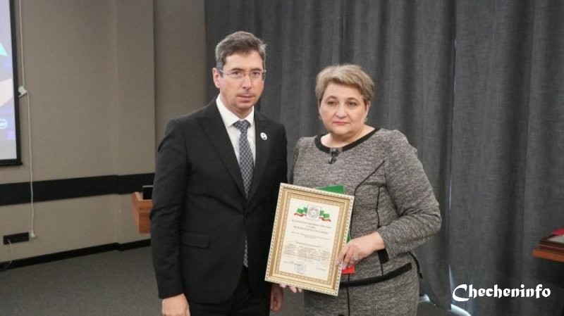 ЧЕЧНЯ. Министру здравоохранения РД передали благодарственное письмо от Кадырова за спасение 19 жительниц ЧР, пострадавших в ДТП