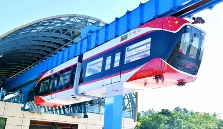 В Китае построили железную дорогу для поезда, который едет под рельсами.