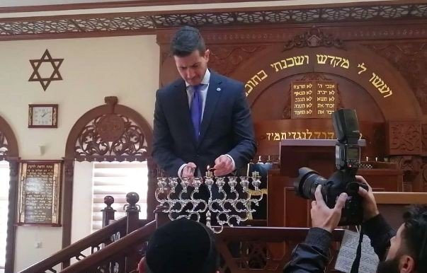 АЗЕРБАЙДЖАН. Посол Израиля в Азербайджане зажег первую ханукальную свечу в Красной Слободе