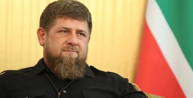 ЧЕЧНЯ. Глава ЧР Р. Кадыров посетил похороны экс-главы Дагестана Магомедали Магомедова