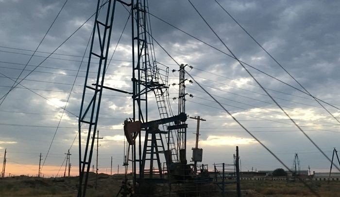 Нефть марки Urals упала ниже потолка цен