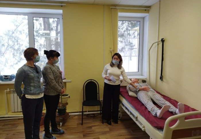 ВОЛГОГРАД. Жители Волгоградской области получают навыки долговременного ухода за тяжелобольными людьми