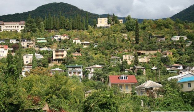 АБХАЗИЯ. В Абхазии туристка сорвалась в ущелье