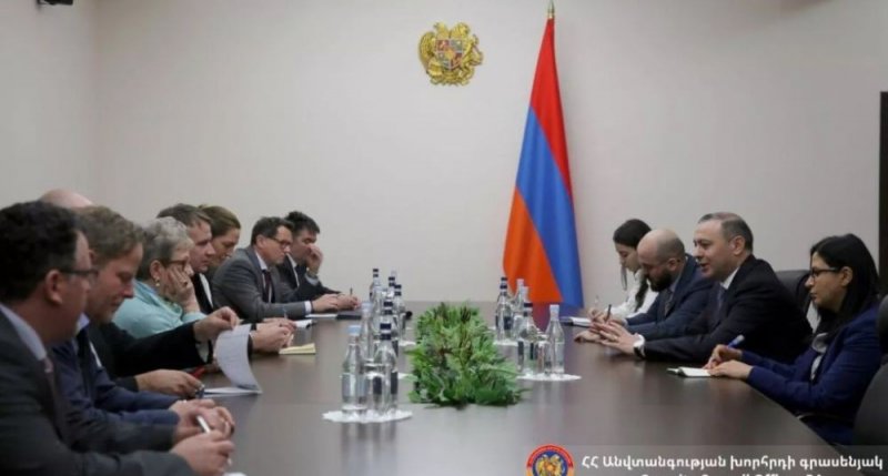 АРМЕНИЯ. Секретарь армянского Совбеза провел встречу с группой техоценки ЕС