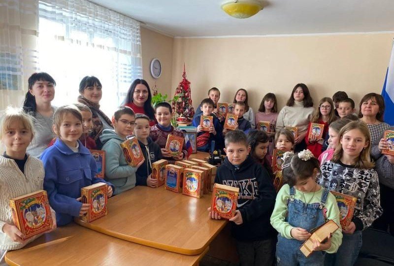 ЧЕЧНЯ. Р. Кадыров подарил сладости воспитанникам новотроицкого детского центра