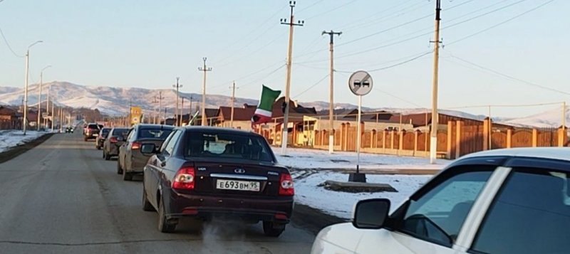 ЧЕЧНЯ. В Серноводске прошел автопробег в честь Дня восстановления государственности