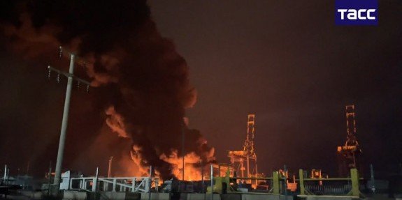 Опубликованы кадры крупного пожара в турецком порту