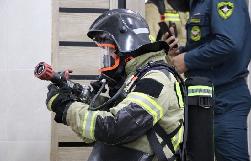 ЧЕЧНЯ. Грозненские пожарные провели учение в общеобразовательной школе