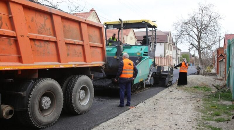 ЧЕЧНЯ.  Общественники в Грозном проверили ход дорожных работ на 2-м переулке Джамбула, ведущем к двум детским садам