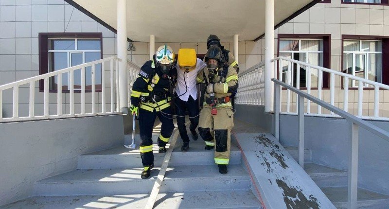 ЧЕЧНЯ. В школе Ачхой-Мартана пожарные провели учение