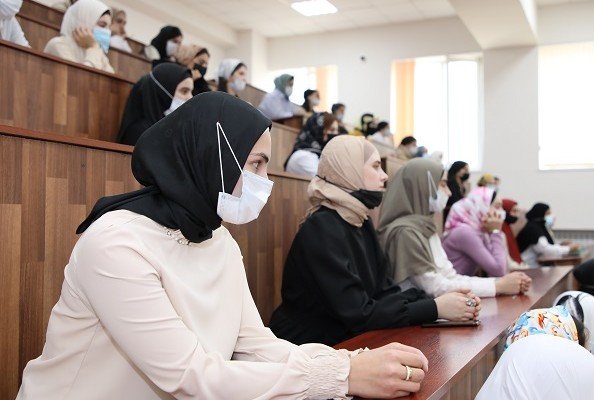 ЧЕЧНЯ. Выяснилось:  ЧГПУ выпускает около 200 учителей чеченского языка в год