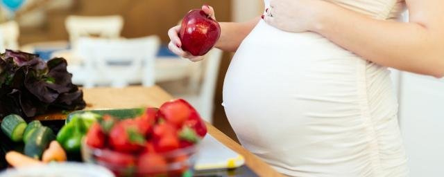 Исследователи назвали причину странных пищевых желаний беременных