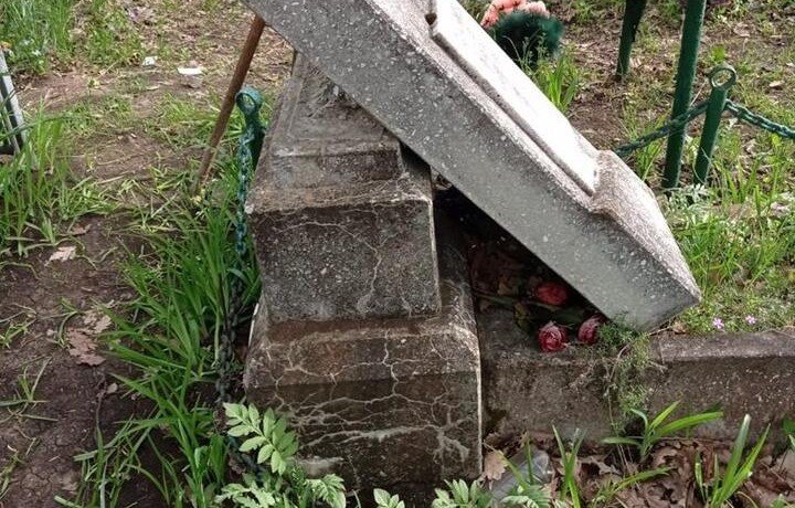 КРАСНОДАР. Вандалы на краснодарском кладбище устроили погром