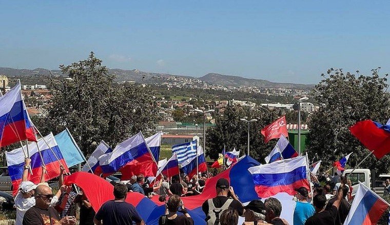Массовая акция в поддержку России прошла на Кипре