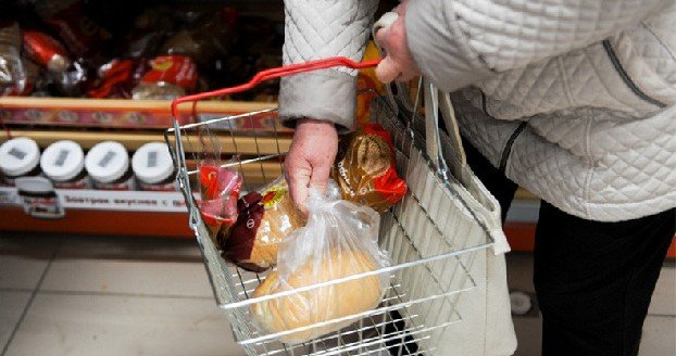Опрос: миллионы британцев вынуждены выбирать между едой и отоплением