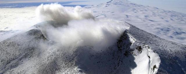 Подводный вулкан в Антарктиде вызвал 85 тысяч землетрясений