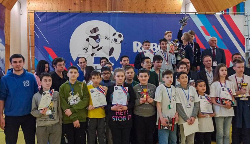 С. ОСЕТИЯ. Учащиеся «Кванториума-15» привезли награды с соревнования по робототехнике в Домбае