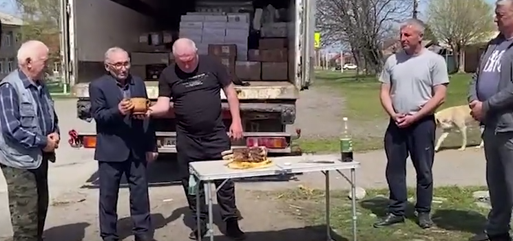 С. ОСЕТИЯ. Женщины Дзуарикау испекли для военнослужащих на Донбассе 300 пирогов