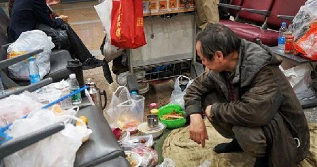Сбежавший из семьи китаец 14 лет прожил в аэропорту